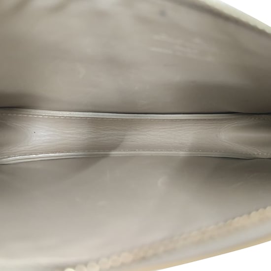 Louis Vuitton Lexington Monogram Pochette Tasche aus beigem Lackleder - Image 6
