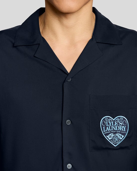 Kurzarm-Wäsche-Logo-Shirt - Image 3