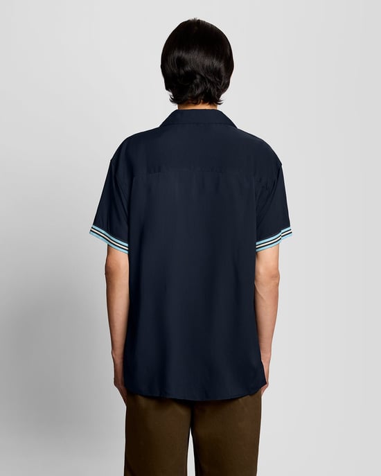 Kurzarm-Wäsche-Logo-Shirt - Image 4