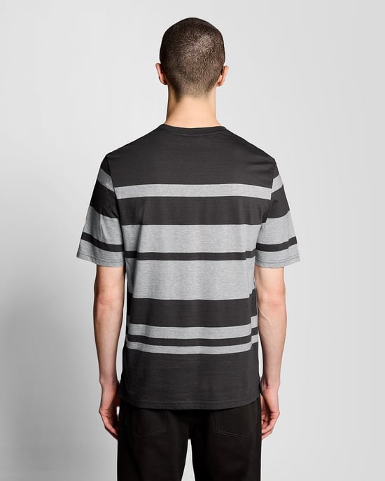 Lässiges gestreiftes T-Shirt - Image 4