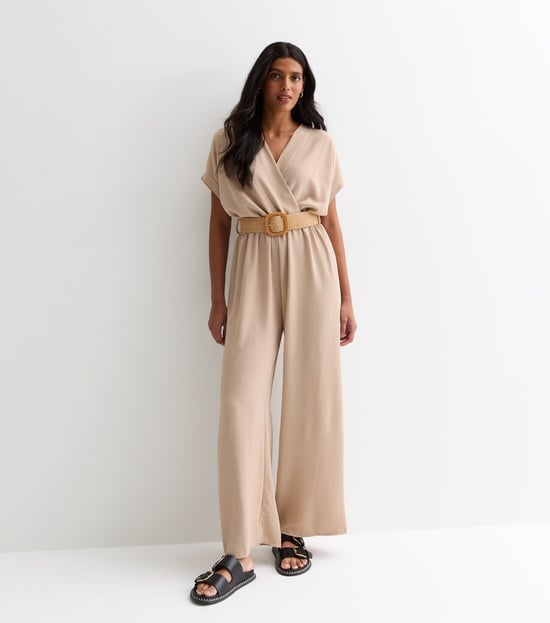 Beiger Jumpsuit mit kurzen Ärmeln, elastischem Bund und Gürtel - Image 1