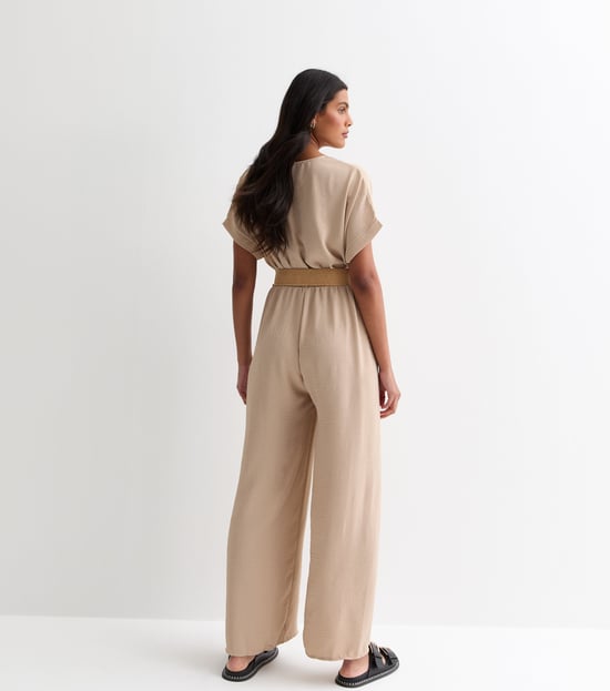 Beiger Jumpsuit mit kurzen Ärmeln, elastischem Bund und Gürtel - Image 3