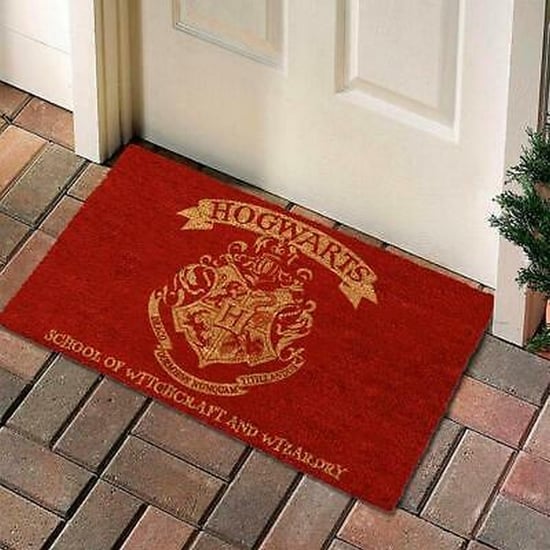 Harry Potter offizielle Welcome To Hogwarts Türmatte (Rot) - Image 3