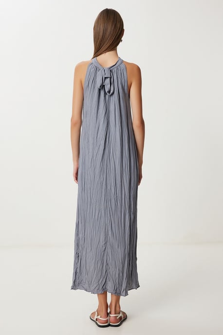 Strukturiertes Midikleid mit Halterneck-Kragen - Image 6