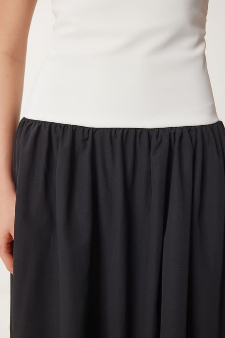 Farbblockiertes Schulterfreies Maxikleid - Image 4