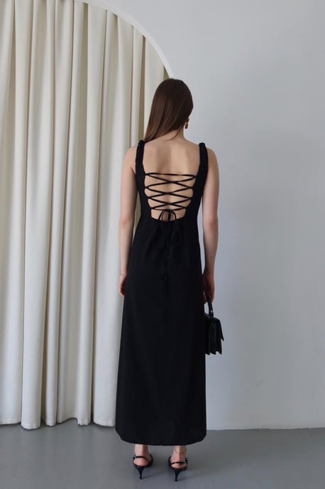 Maxikleid mit quadratischem Kragen und Bindungsdetail - Image 2
