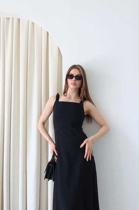 Maxikleid mit quadratischem Kragen und Bindungsdetail - Image 3