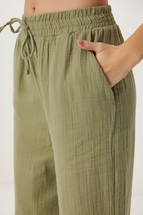 Weite Hosen mit Bindegürtel und Bindungsdetails - Image 5