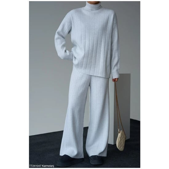 Oversize-Rollkragenpullover und ausgestelltes Strickset - Image 2