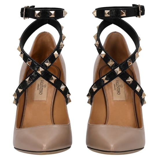 Valentino Garavani Studwrap Pumps aus beigem Leder - Image 4