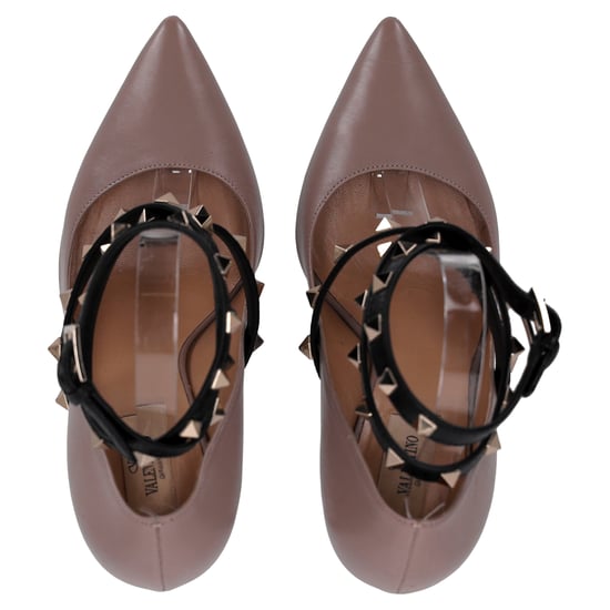 Valentino Garavani Studwrap Pumps aus beigem Leder - Image 6