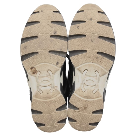 Chanel CC Low-Top-Sneaker aus schwarzem Kalbsleder - Image 5
