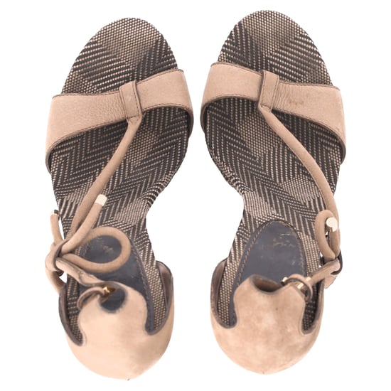 Burberry Keilsandalen mit Schleife und T-Riemen aus braunem Leder - Image 6