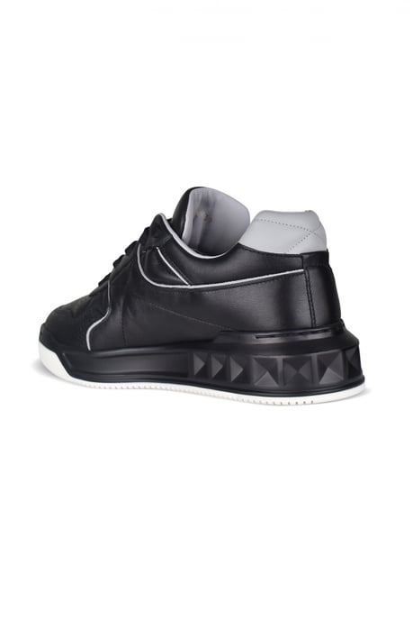 Valentino Garavani Sneakers One Stud Schwarz - Image 3