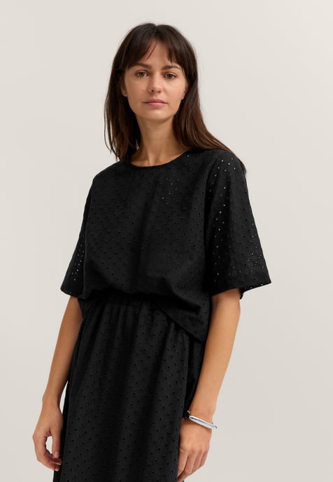 Bugatti Damen Bluse kurzarm Modern Fit mit Lochmuster - Image 1