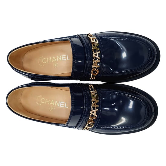 Chanel Loafer mit glänzendem Logo aus blauem Kalbslackleder - Image 4