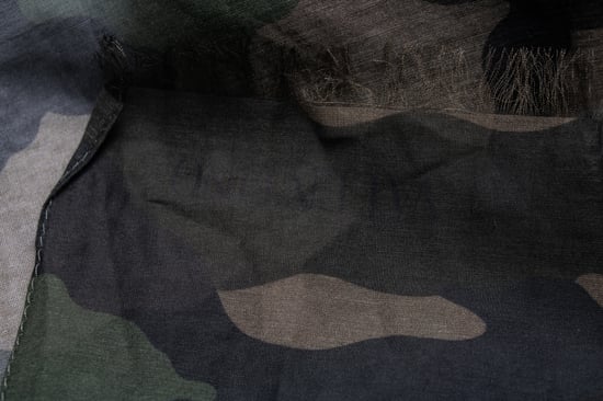 Valentino Garavani, Schal mit Camouflage-Druck - Image 2