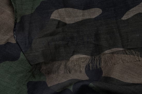 Valentino Garavani, Schal mit Camouflage-Druck - Image 3