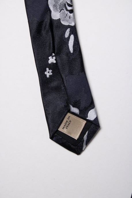Burberry, floralbedruckte Krawatte in Schwarz - Image 4