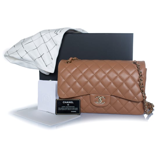 Chanel, Jumbo gesteppte Handtasche aus Leder in Karamell - Image 3