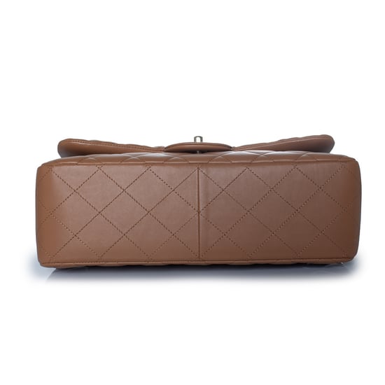 Chanel, Jumbo gesteppte Handtasche aus Leder in Karamell - Image 4