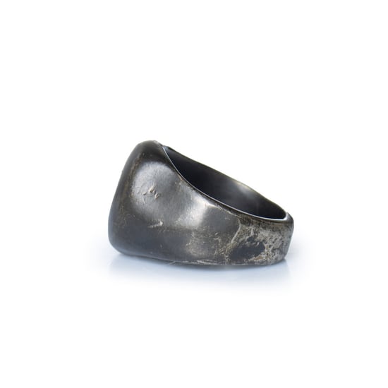 Maison Margiela, Ring mit Hämatit-Optik - Image 2