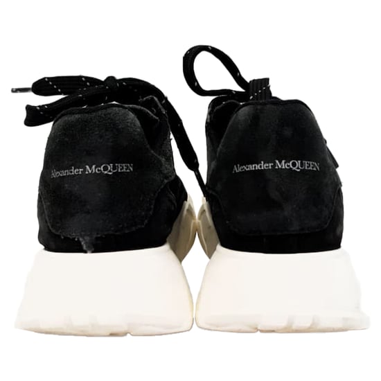 Alexander McQueen Court Chunky Sneaker aus schwarzem Wildleder - Image 3
