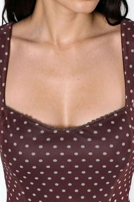 Punktkariertes Mini-Tüllkleid mit Herzkragen - Image 6