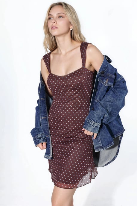 Punktkariertes Mini-Tüllkleid mit Herzkragen - Image 6