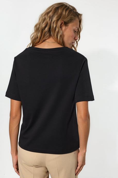 V-Ausschnitt Unifarben Regulär Fit Baumwoll-T-Shirt - Image 4