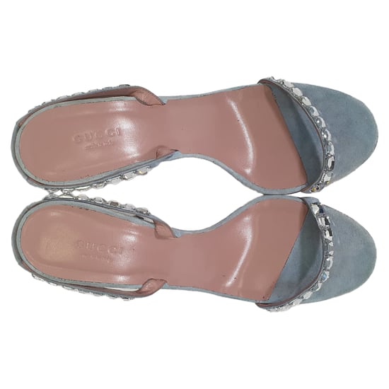 Gucci Kristall-verzierte Slingback Sandaletten aus blauer Wildleder - Image 5