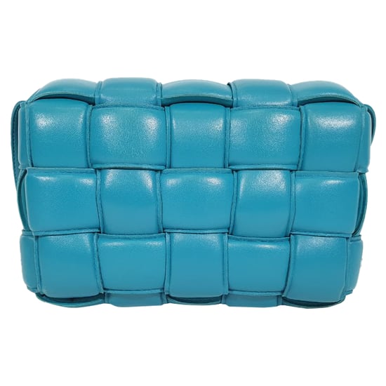 Bottega Veneta Gepolsterte Kasette Schultertasche aus blauen Lammleder - Image 3