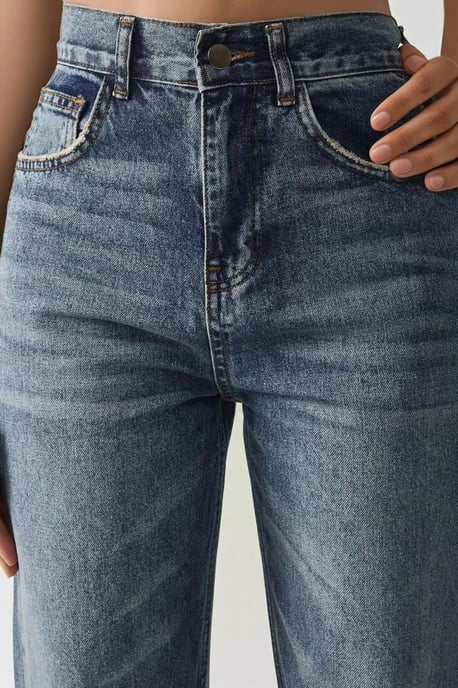 Gerade geschnittene Denim-Jeans - Image 4