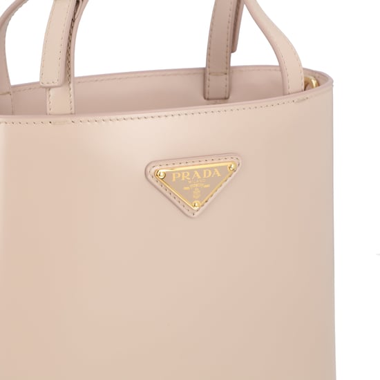 Prada Ledertasche mit Dreieckslogo, Damenhandtasche in Beige - Image 5