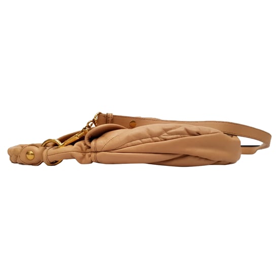 Miu Miu Matelassé Coffer Hobo-Tasche aus beigem Leder - Image 3