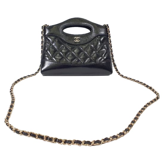 Chanel Gepolsterte Glänzende Nano 31 Einkaufstasche aus schwarzem Kalbsleder - Image 1