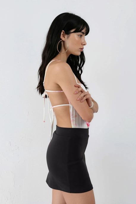 Hochtaillierter Mini-Skort mit Schlitz - Image 2