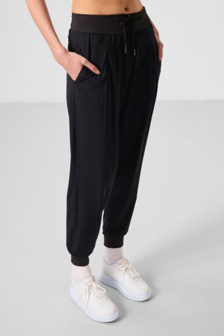 Hüftlange dünne Jersey-Jogginghosen mit Tasche - Image 4