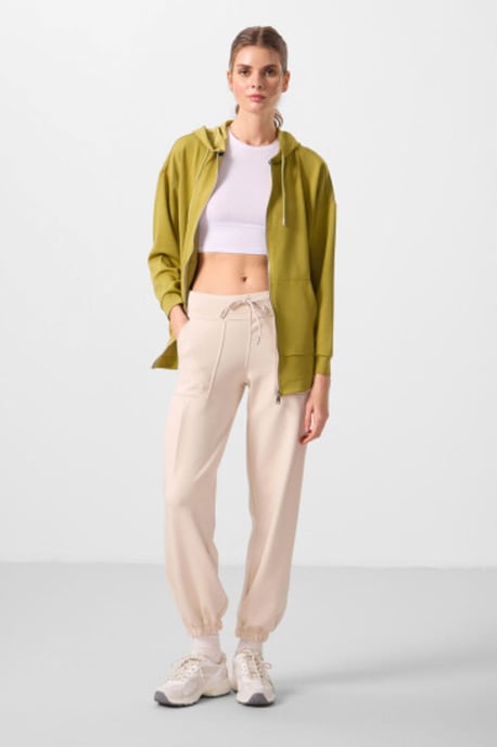Hüftlange Crepe-Relaxed-Hosen mit Tasche - Image 1