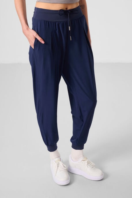 Hüftlange dünne Jersey-Jogginghosen mit Tasche - Image 5