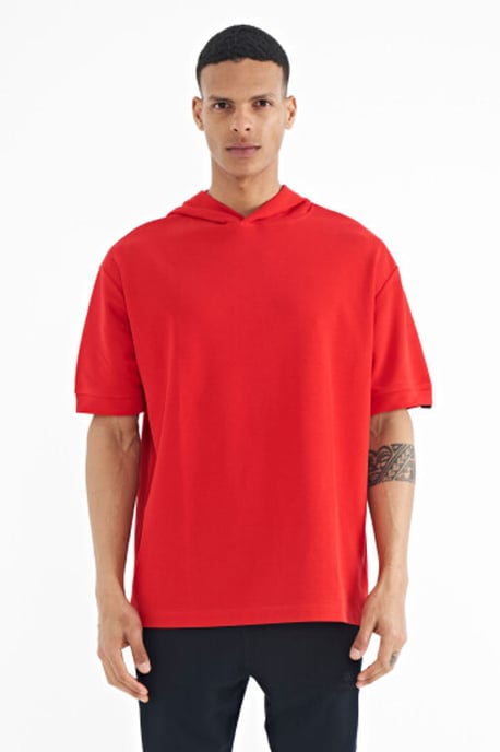 Übergröße Kapuzen-T-Shirt mit Zubehördetails - Image 1