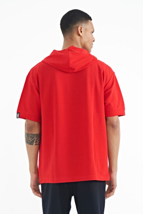 Übergröße Kapuzen-T-Shirt mit Zubehördetails - Image 6