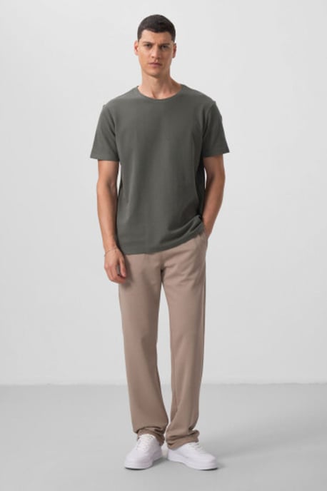 Herren T-Shirt mit regulärer Passform und Rundhalsausschnitt - Image 2