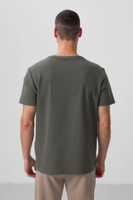 Herren T-Shirt mit regulärer Passform und Rundhalsausschnitt - Image 5