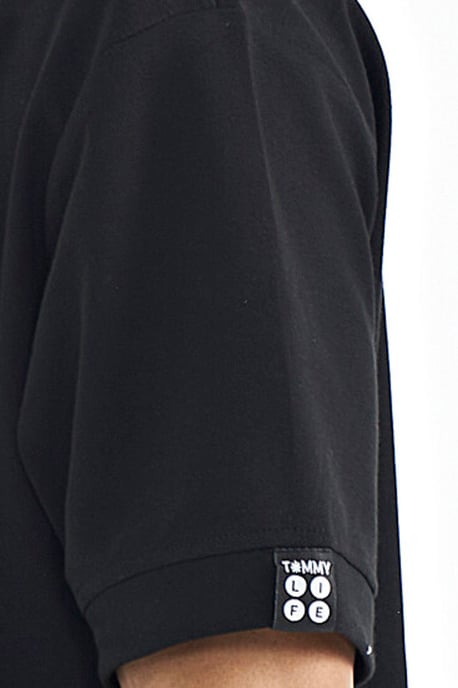 Übergroßes Kapuzen-T-Shirt mit Zubehördetails - Image 3