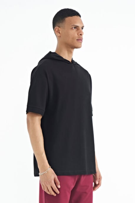 Übergroßes Kapuzen-T-Shirt mit Zubehördetails - Image 5