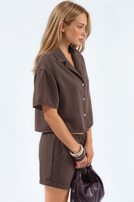 Strukturiertes Crop-Shirt mit Knopfverschluss - Image 2