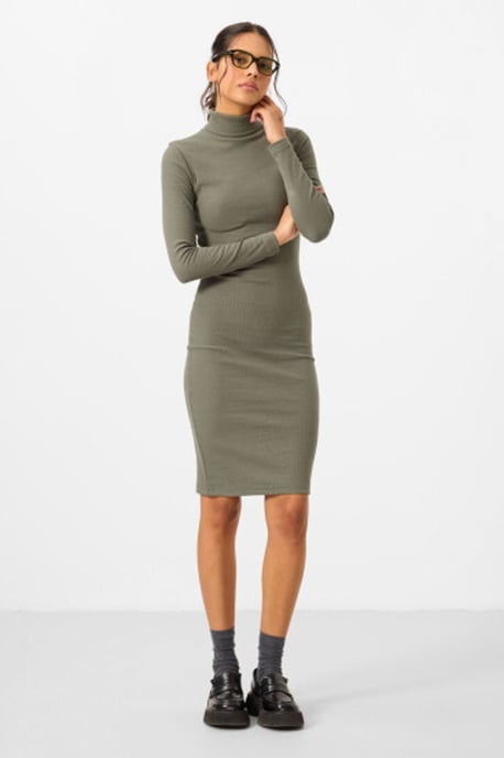 Rippstrick-Turtleneck Midi-Kleid - Image 6