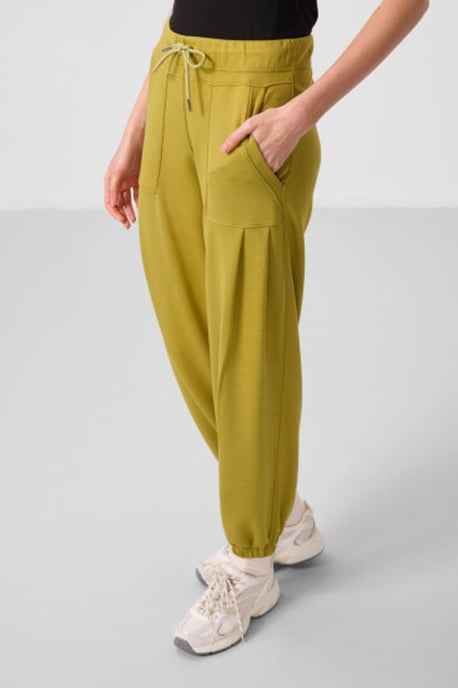 Hose mit mittlerer Taille aus Krepp und Taschen, relaxed-fit - Image 4