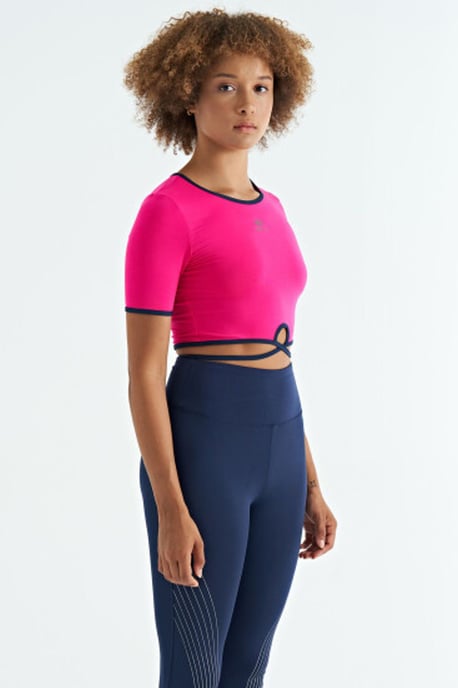 Elastisches Crop-T-Shirt mit Rundhalsausschnitt - Image 3